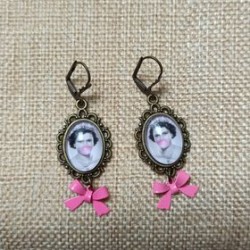 Boucles cabochons Queen...