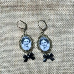 Boucles cabochons Queen...