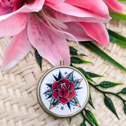 Pilulier 3 cases Rose Tattoo