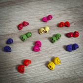 💀 DÍA DE LOS MUERTOS 💀 

Qui est-ce qui a trouvé de bien jolies perles calaveras colorées dans une p'tite  boutique bruxelloise ? C'est moaaaaa ! De jolies paires de boucles d'oreilles vont arriver 😁😁😁 mais attention, en édition limitée, je ne pourrai en faire que 2 paires de chaque couleur ! Restez connectés 🤳

#diadelosmuertos #diademuertos #bijouxcalaveras #calaveras