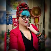 👩‍🏫 BON LUNDI ✨
Retour au boulot dans le froid 🥶 après une belle journée au Marché de Noël de Ste Marguerite ! Et qui dit froid dit turban 🎀 ! N'est-il pas incroyable mon nouveau précieux tartan ? Il vient d'une créatrice bretonne que je viens de découvrir: Points Et Petits Pois @pointsetpetitspois et j'adooooore ! 
Et comme pour prouver qu'il était fait pour moi, j'ai pu ressortir mes boucles et bague tartan de l'an dernier qui sont parfaitement assorties 😍 
A retrouver sur ma boutique en ligne ou en commande personnalisée 🛍️

#tartan #écossais #retrogirl #retro #vintage #turban #bijouxtartan #cabochons #artisanat #créatrice