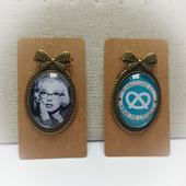 J'adooooore les créations personnalisées 🤩 merci Allotine Kaupp Petizon pour ta confiance renouvelée ! 
Envie d'une maxi-broche personnalisée ?  Contactez-moi en MP 💌 

📌 Broche en laiton couleur bronze
💎 Cabochon en verre 30x40mm
🏷️ 12€

#bijouxcreateur #bijouxpersonnalisés #créationartisanale #alsace #elsass #marilynmonroe #marilyn #brocheretro